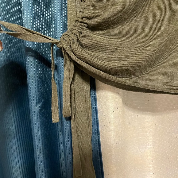 Garage side knot long sleeve shirt 💚 - Picture 4 of 8